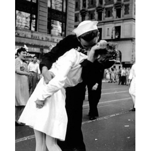 Wars End Kiss - Poster - 16" x 20"